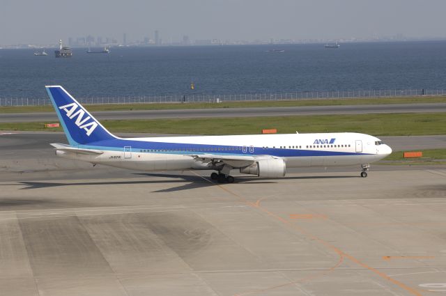 BOEING 767-300 (BON3291) - Taxi at haneda Intl Airport on 2010/10/23