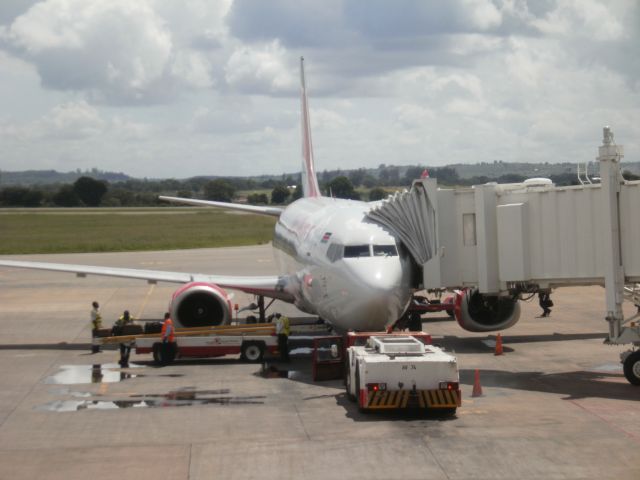 Boeing 737-700 (5Y-KYM)