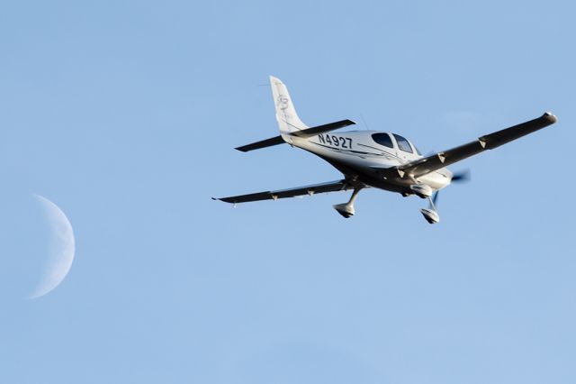 Cirrus SR-22 (N4927)