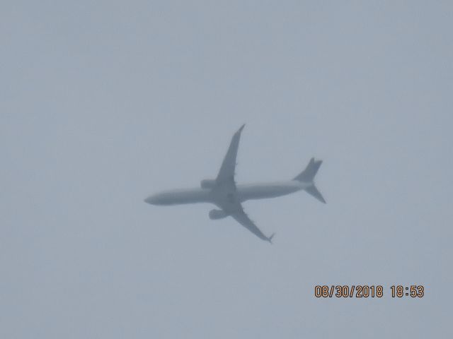 Boeing 737-900 (N38424)