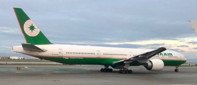 BOEING 777-300 (B-16709)