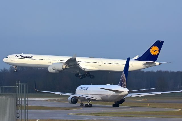 Airbus A340-600 (D-AIHY)