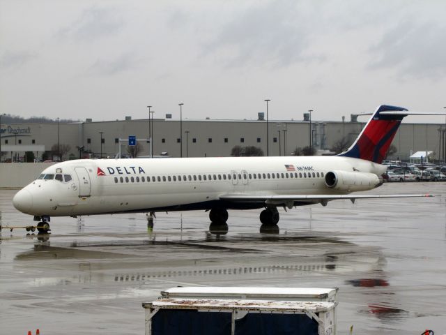 McDonnell Douglas DC-9-50 (N676MC)