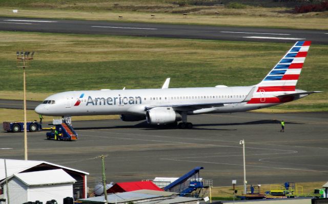 Boeing 757-200 (N172AJ)