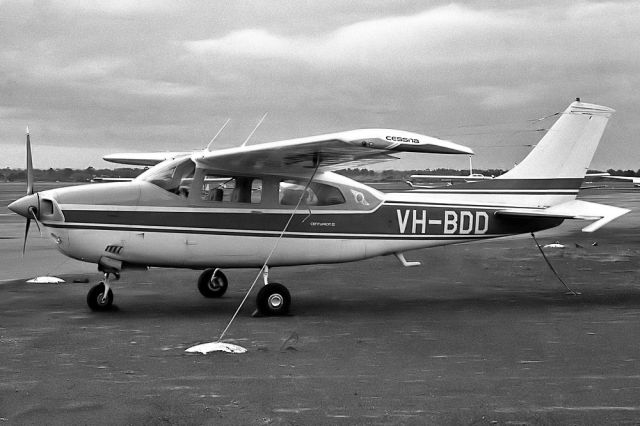VH-BDD — - CESNA 210L CENTURION - REG VH-BDD (CN 210L-60197) - MOORABBIN VIC. AUSTRALIA - YMMB (19/9/1980)35MM NEGATIVE SCAN.