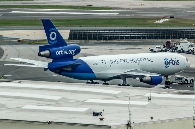 McDonnell Douglas DC-10 (N330AU)