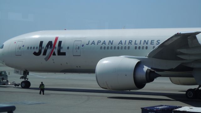 Boeing 777-200 (JA741J)