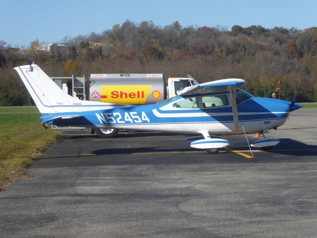 Cessna Skylane (N52454)