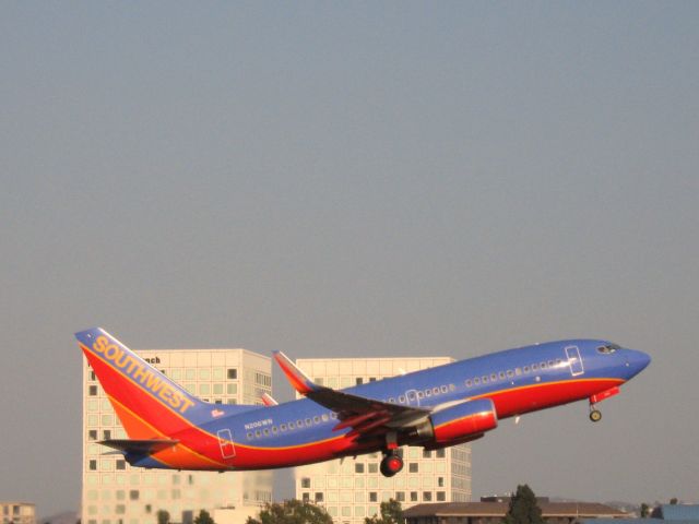 Boeing 737-700 (N206WN) - Taking off from RWY 19R