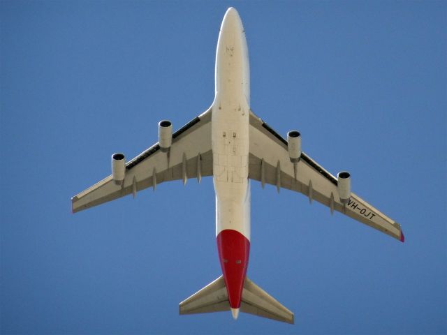 Boeing 747-400 (VH-OJT) - VH-OJT Qantasbr /15.4 Yearsbr /Boeing 747-400 (quad-jet) (H/B744/L)br /12-Mar-2015 B744/L Sydney (YSSY / SYD) Los Angeles Intl (KLAX) 17:50 AEDT 12:55 PDT 13:05