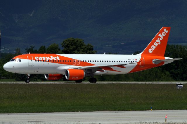 Airbus A320 (HB-JXI) - Departing rwy 23 on 29-May-18 operating flight EZS1433 to LEMG.