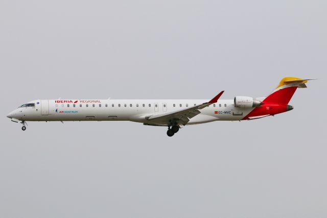 Bombardier CRJ-1000 (EC-MVC)