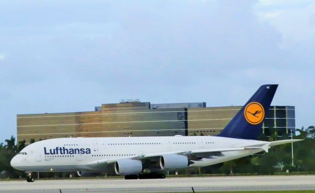 Airbus A380-800 (D-AIMC)