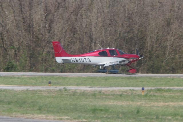 Cirrus SR-22 (N940TS)