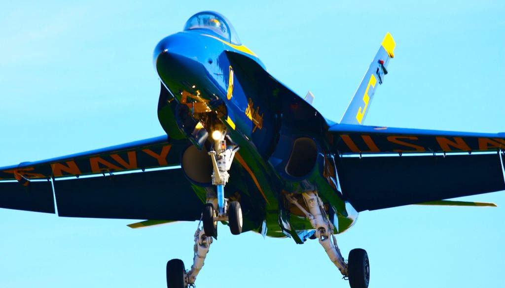 McDonnell Douglas FA-18 Hornet —