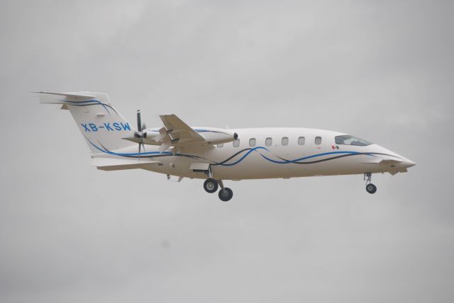 Piaggio P.180 Avanti (XB-KSW) - A Piaggio P180 Avanti II arriving at KHOU. 