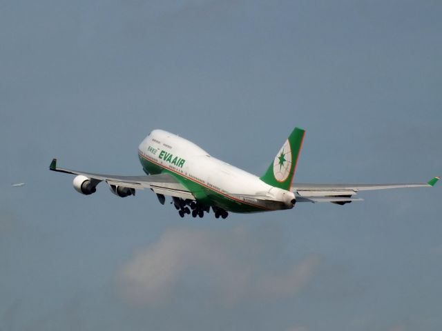 Boeing 747-400 (B-18405)