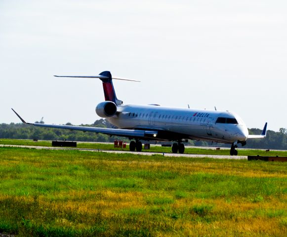 Canadair Regional Jet CRJ-900 (N692CA)