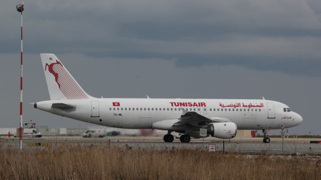 BOEING 737-400 (TS-IML)