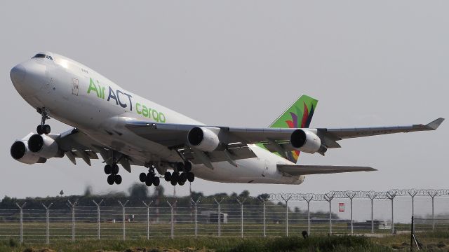 Boeing 747-400 (TC-MCT) - PRG-DOH