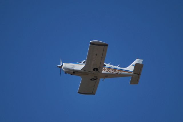 Piper Cherokee (N5229T)