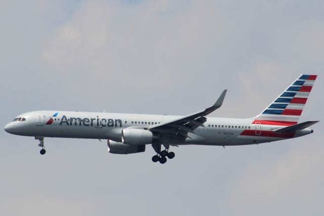 Boeing 757-200 (N941UW) - American 777 landing from Shannon, Ireland 