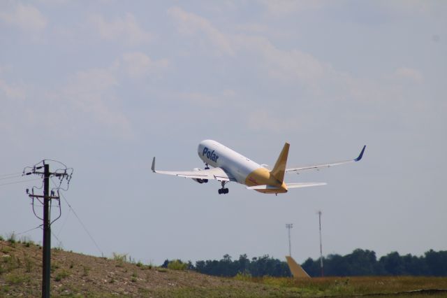 BOEING 767-300 (N643GT) - Polar Air Cargo 767 with Polar wingtips departing 18L.