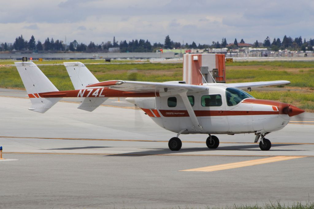 Cessna Super Skymaster (N74L)