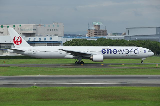 BOEING 777-300 (JA752J)