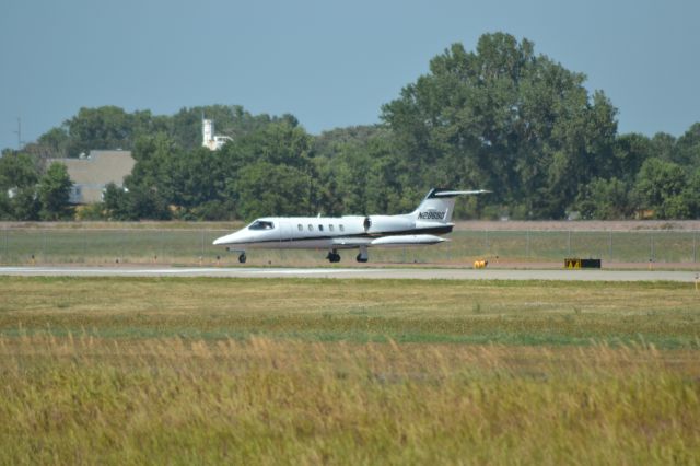 Learjet 35 (N286SD) - Departing KFSD