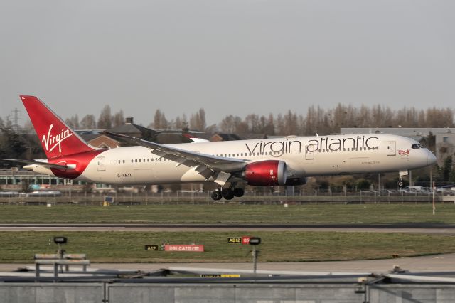 Boeing 787-9 Dreamliner (G-VNYL) - 7th March, 2025:  "Penny Lane" operating flight VS 024 from Los Angeles is about to touch down on rwy 09L at London Heathrow.