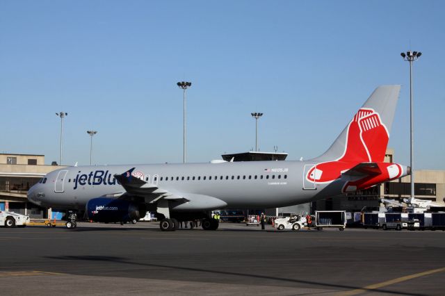 Airbus A320 (N605JB)