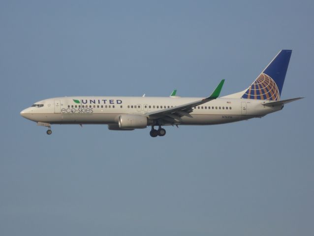 Boeing 737-800 (N76516) - United's Special Eco-Skies Scheme