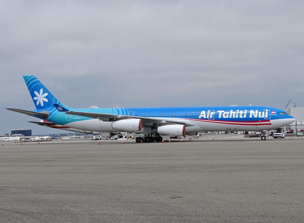 Airbus A340-300 (F-OLOV)