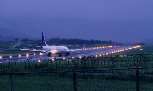 Boeing 737-800 (HP-1717CMP)