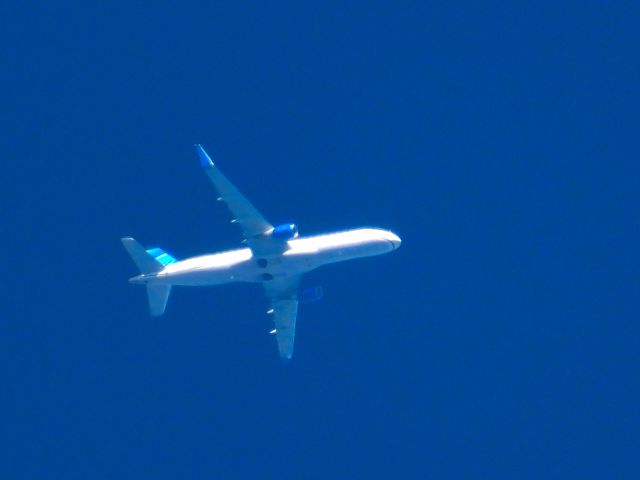 Embraer 175 (N611UX)