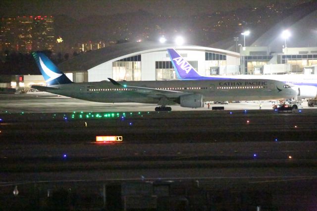 Airbus A350-1000 —