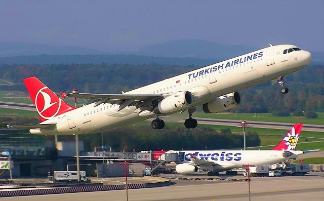 Airbus A321 (TC-JRZ) - THY1914 departing to Istanbul