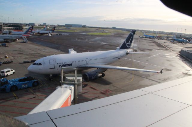 Airbus A310 (YR-LCB)