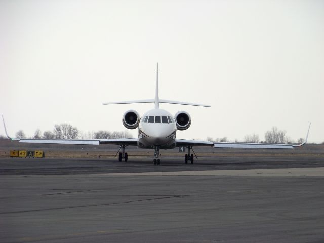 Dassault Falcon 2000 (N696SB)