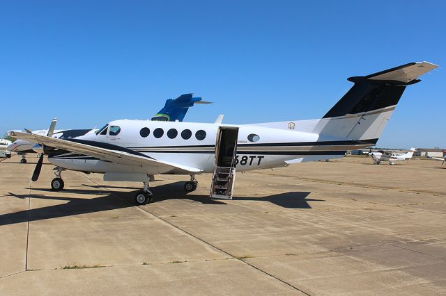 Beechcraft Super King Air 200 (N568TT)