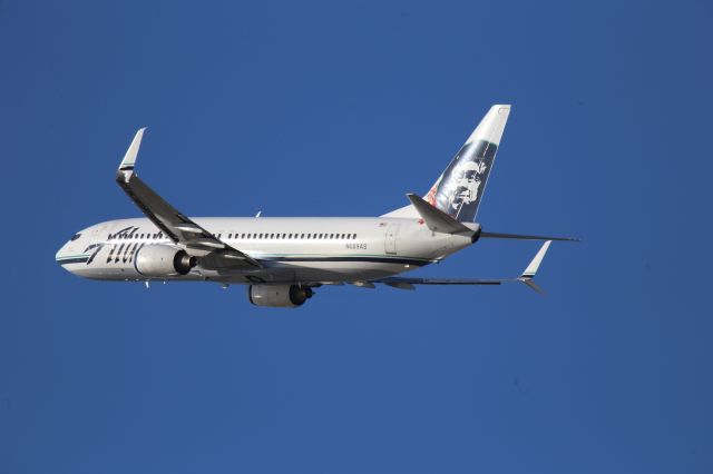 Boeing 737-800 (N589AS)