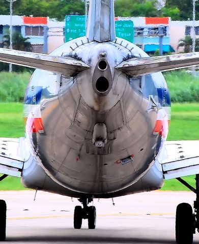 — — - American Airlines  San Juan - Luis Munoz Marin International (SJU / TJSJ) Puerto Rico, September 6, 2009  Aeroparque Photo: Tomás Del Coro