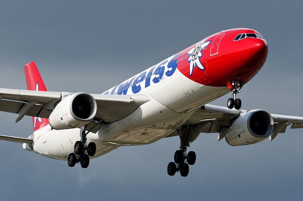 Airbus A330-300 (HB-JHQ)