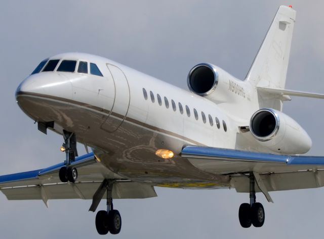 Dassault Falcon 900 (N900HG) - 05/05/2013br /Landing 27