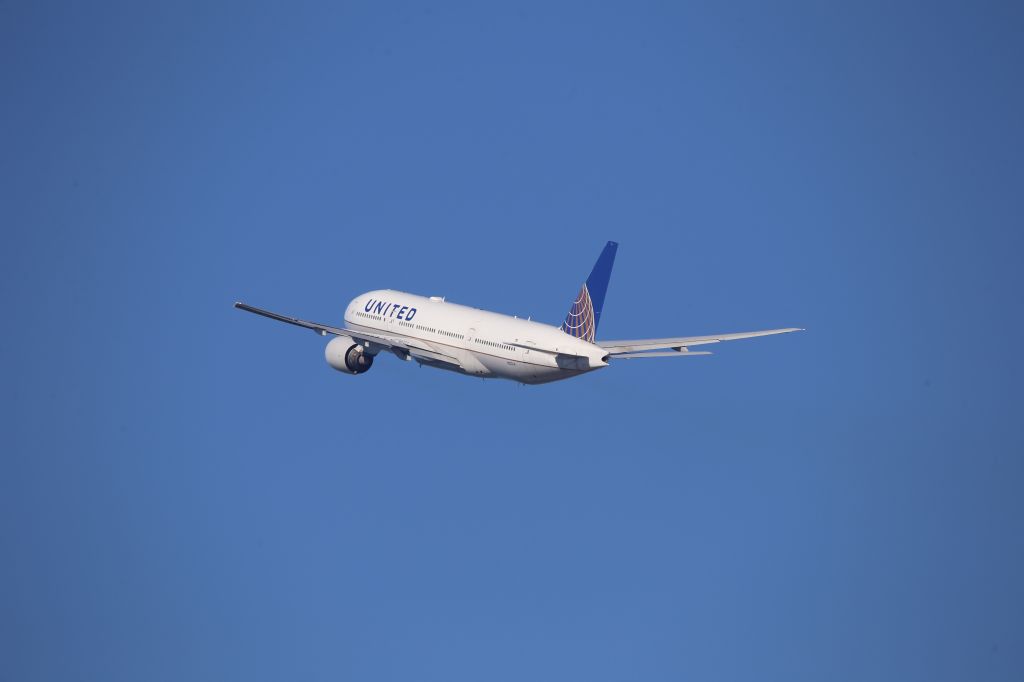 Boeing 777-200 (N222UA)