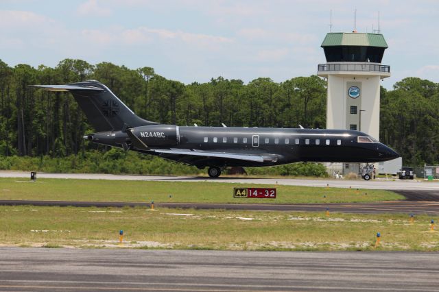 Bombardier Global 5000 (N244BC)