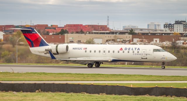 Canadair Regional Jet CRJ-200 (N8932C) - CRJ440 of Endeavour Air