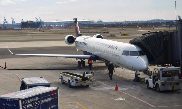 Canadair Regional Jet CRJ-900 (N896SK) - Delta Bombardier CRJ-900ER N896SK in Newark 