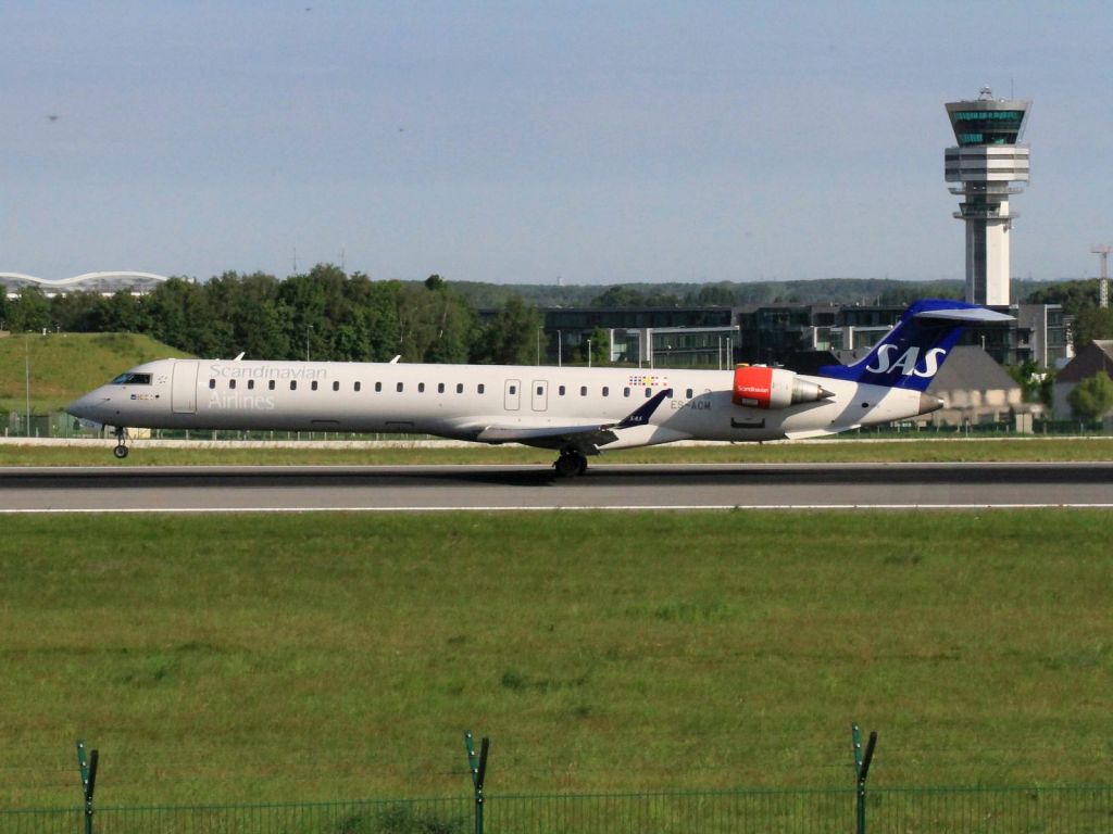 Canadair Regional Jet CRJ-900 (ES-ACM)